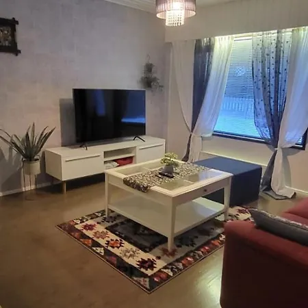3 Bedrooms, Sauna And Kitchen House Apartment *