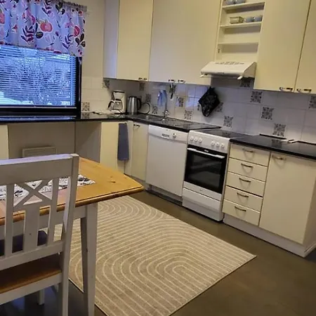 3 Bedrooms, Sauna And Kitchen House Apartment *